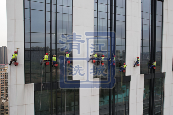 專業(yè)外墻清洗公司，江城清洗——29載行業(yè)深耕品牌